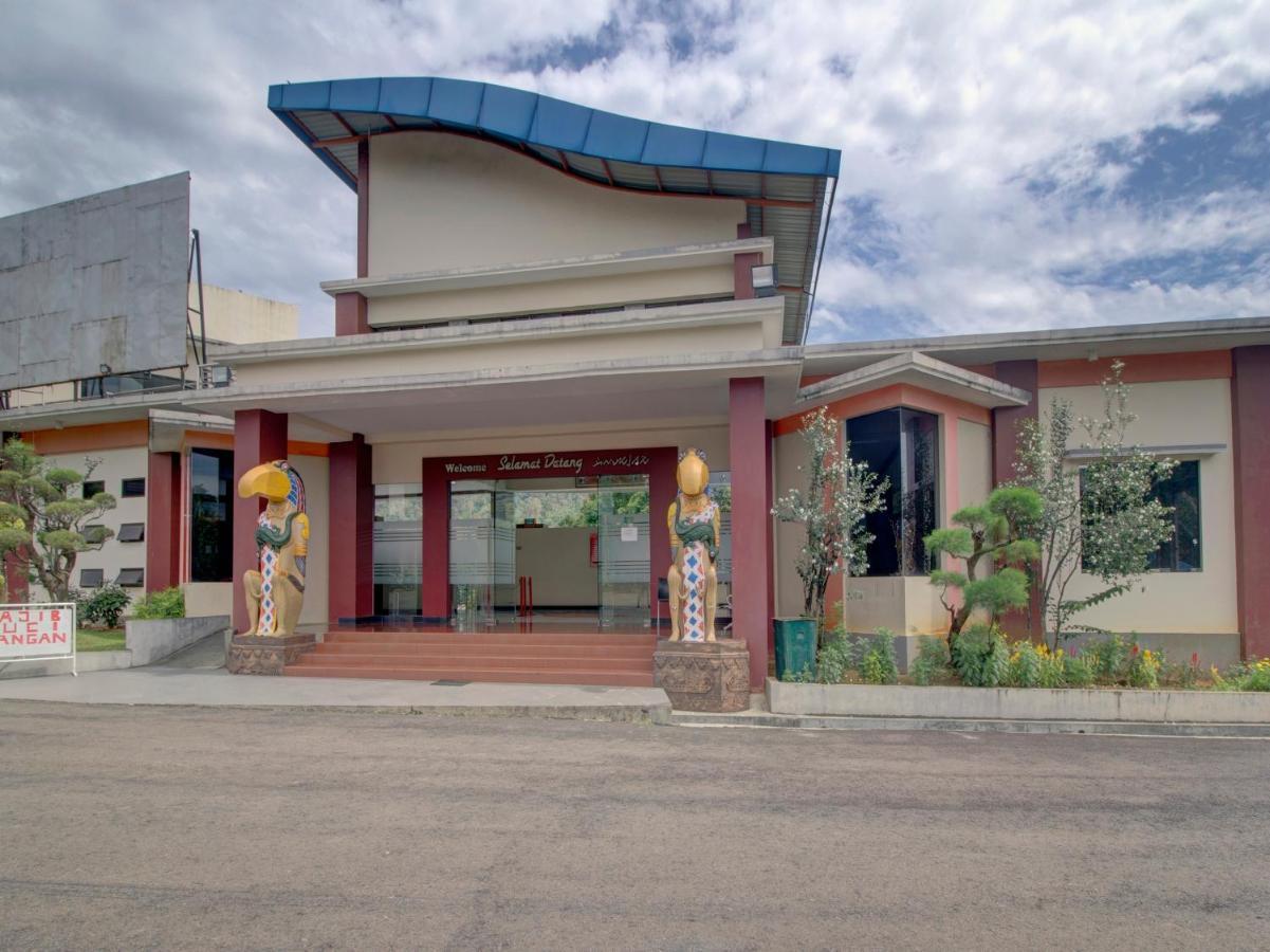 Oyo 89997 Hotel Bumi Kedaton Waterpark Bandar Lampung Exterior foto