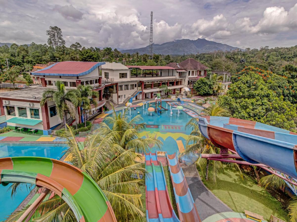 Oyo 89997 Hotel Bumi Kedaton Waterpark Bandar Lampung Exterior foto