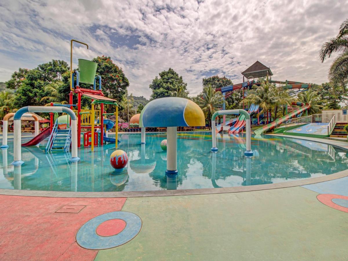 Oyo 89997 Hotel Bumi Kedaton Waterpark Bandar Lampung Exterior foto